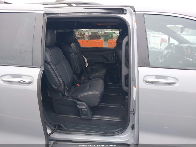 Toyota Sienna Woodland Edition 2023 5TDCSKFC2PS100984 Image 8