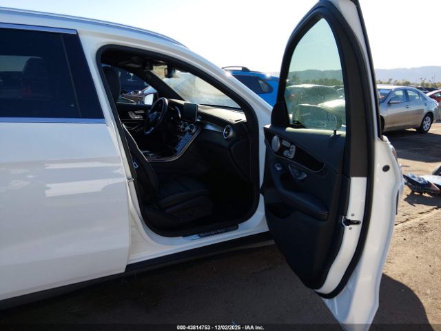 2017 MERCEDES-BENZ GLC 300 WDC0G4JB2HF167370 Photo 4