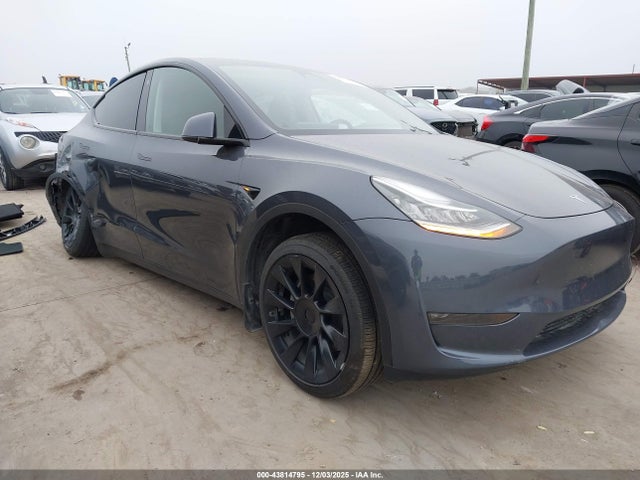 2023 TESLA MODEL Y 7SAYGDEE0PA108723 Photo 0