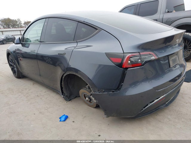 2023 TESLA MODEL Y 7SAYGDEE0PA108723 Photo 2