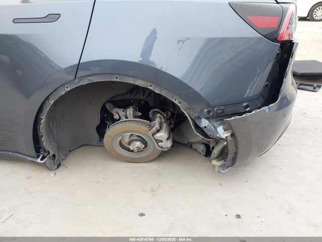 2023 TESLA MODEL Y 7SAYGDEE0PA108723 Photo 5
