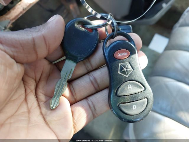 2000 CHRYSLER TOWN & COUNTRY 1C4GP64LXYB709245 Photo 10