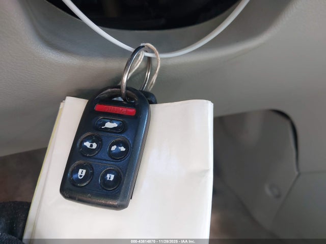 43814870 :رقم المزاد ، 5FNRL38938B110704 vin ، 2008 Honda Odyssey Touring مزاد بيع