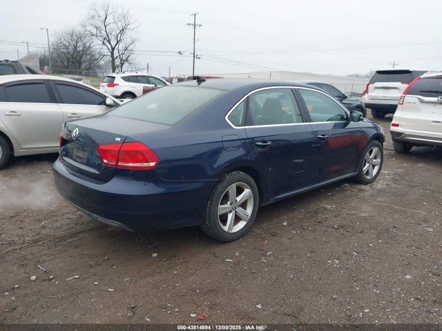 2013 VOLKSWAGEN PASSAT 1VWBP7A38DC124752 Photo 3