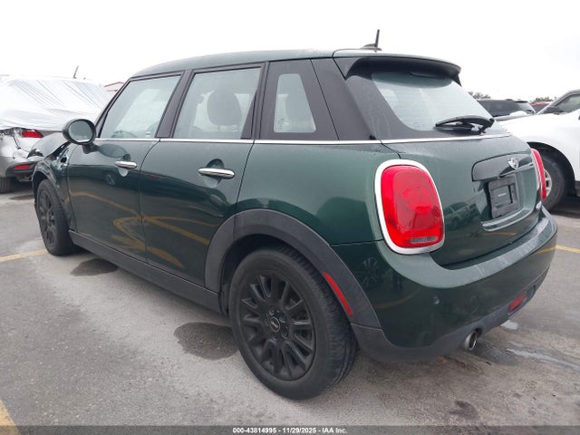 2018 MINI HARDTOP WMWXU1C52J2F81443 Photo 2