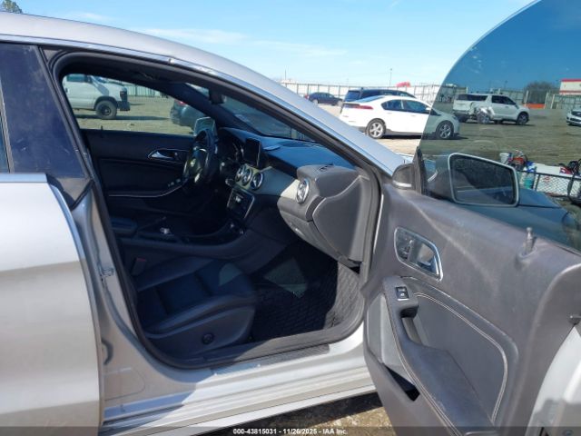 2014 MERCEDES-BENZ CLA 250 WDDSJ4EB8EN045064 Photo 4