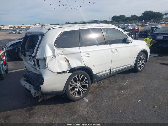 2016 MITSUBISHI OUTLANDER JA4AD3A37GZ064801 Photo 3