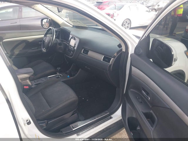 2016 MITSUBISHI OUTLANDER JA4AD3A37GZ064801 Photo 4