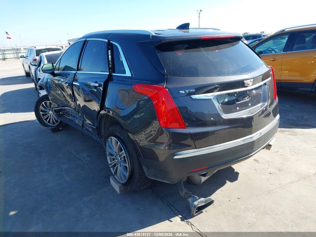 2017 CADILLAC XT5 1GYKNBRS4HZ247601 Photo 2