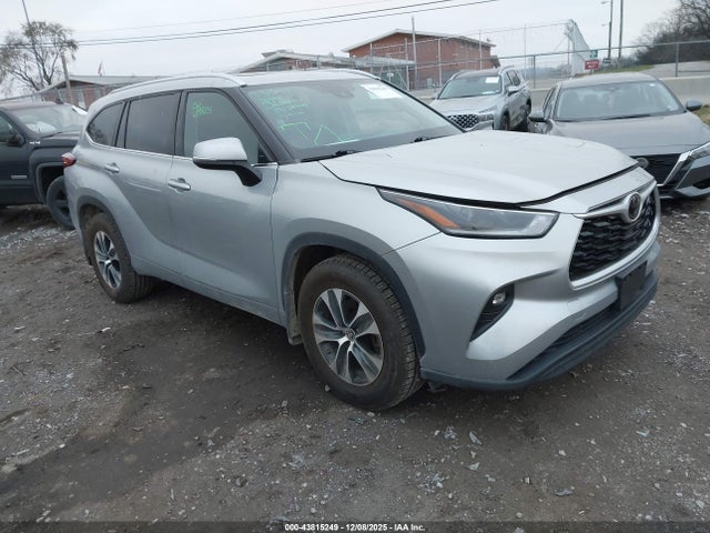 Toyota Highlander Xle 2021 5TDGZRBH4MS547903 головне зображення