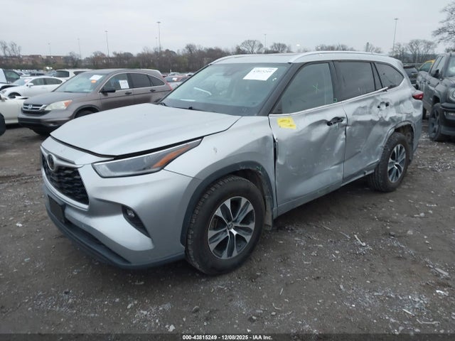 Toyota Highlander Xle 2021 5TDGZRBH4MS547903 Image 2