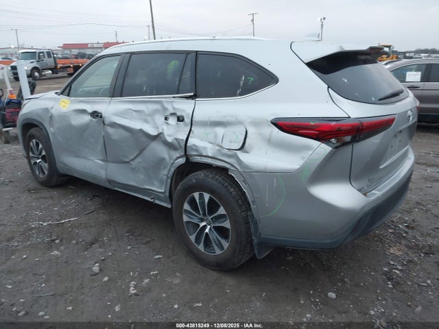 Toyota Highlander Xle 2021 5TDGZRBH4MS547903 Image 3
