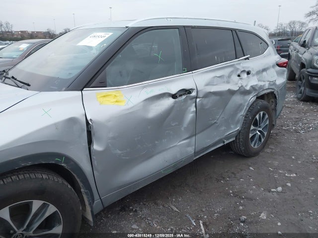 Toyota Highlander Xle 2021 5TDGZRBH4MS547903 Image 6