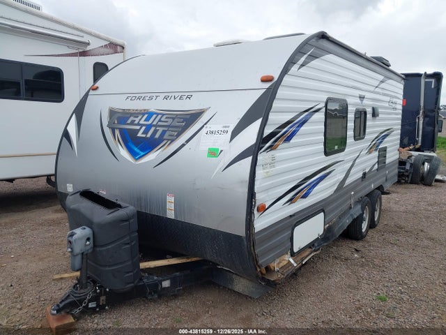 Forest River Salem Cruise Lite 2017 4X4TSM722HT111529 Image 2