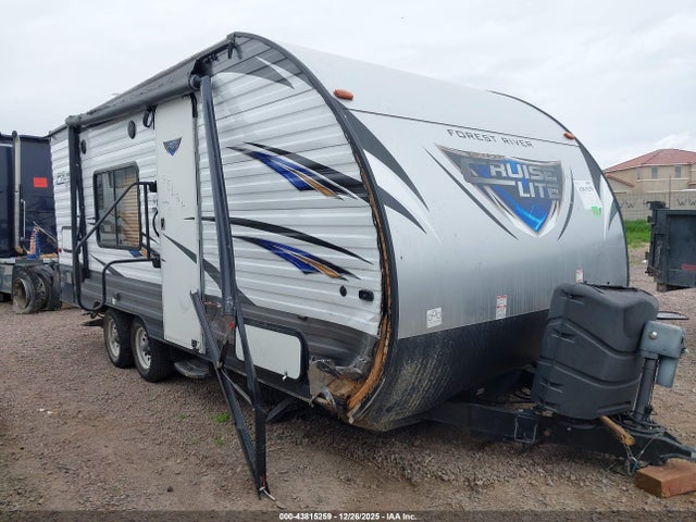 Forest River Salem Cruise Lite 2017 4X4TSM722HT111529 Image 6