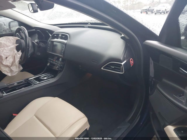 2018 JAGUAR XE SAJAR4FX9JCP37320 Photo 4