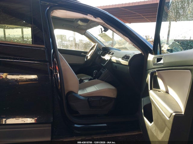 3VV3B7AX1KM043016 Volkswagen Tiguan 2.0t Se/2.0t Sel/2.0t Sel R-line/2.0t Sel R-line Black