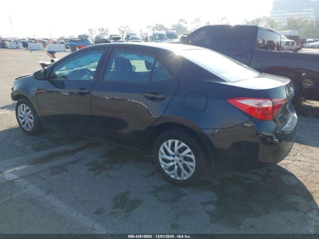 2018 TOYOTA COROLLA 5YFBURHEXJP758646 Photo 2