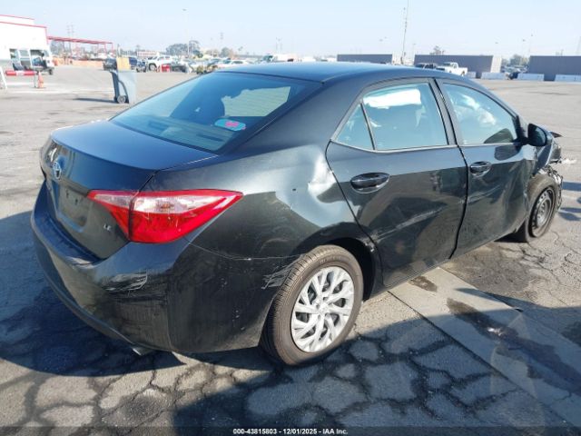 2018 TOYOTA COROLLA 5YFBURHEXJP758646 Photo 3
