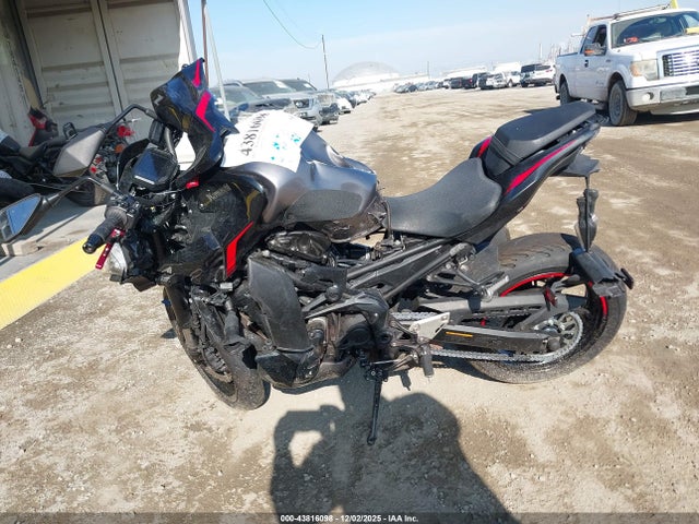 ML5ZRDF18PDA61231 Kawasaki Zr900 F
