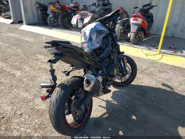 ML5ZRDF18PDA61231 Kawasaki Zr900 F