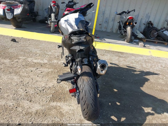 ML5ZRDF18PDA61231 Kawasaki Zr900 F