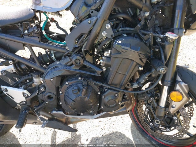 ML5ZRDF18PDA61231 Kawasaki Zr900 F