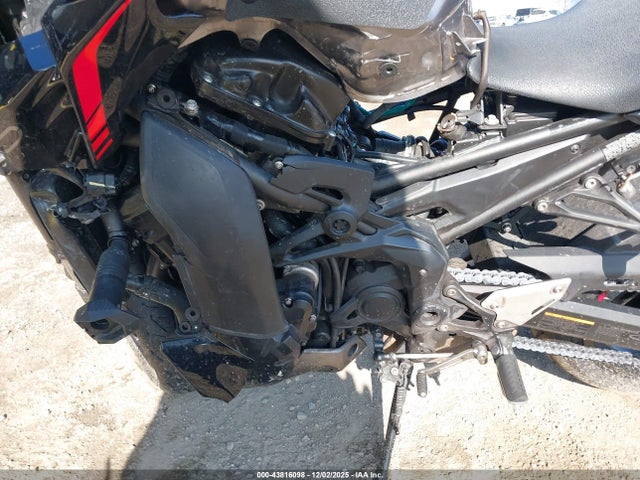 ML5ZRDF18PDA61231 Kawasaki Zr900 F