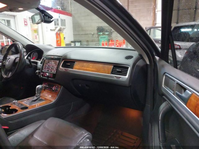 2012 VOLKSWAGEN TOUAREG WVGEK9BP2CD009757 Photo 4