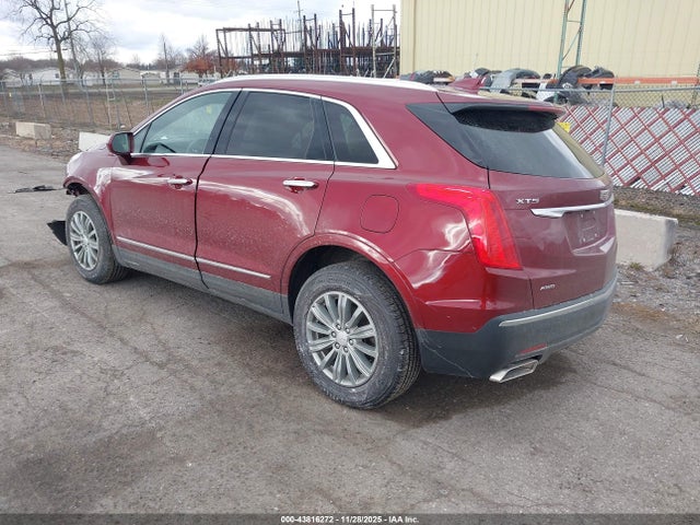 2017 CADILLAC XT5 1GYKNDRS0HZ257988 Photo 2