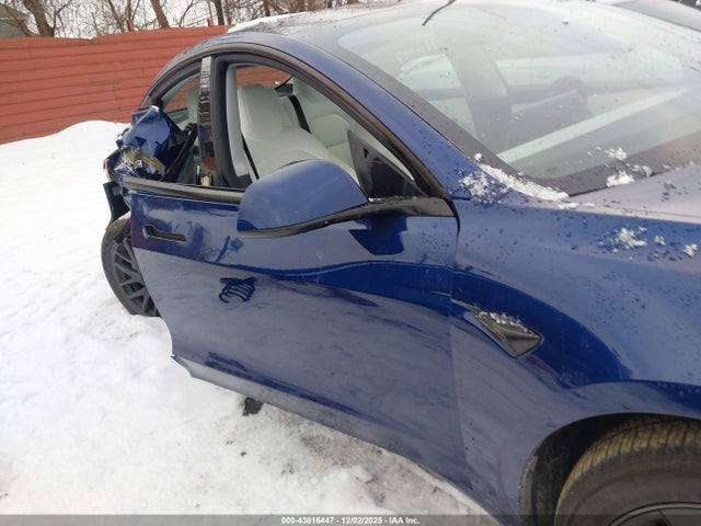 2025 Tesla Model 3 Long Range All-wheel Drive მანქანა იყიდება აუქციონზე, vin: 5YJ3E1EB0SF032532, აუქციონის ნომერი: 43816447