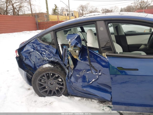 2025 Tesla Model 3 Long Range All-wheel Drive მანქანა იყიდება აუქციონზე, vin: 5YJ3E1EB0SF032532, აუქციონის ნომერი: 43816447