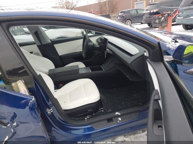 2025 TESLA MODEL 3 5YJ3E1EB0SF032532 Photo 4