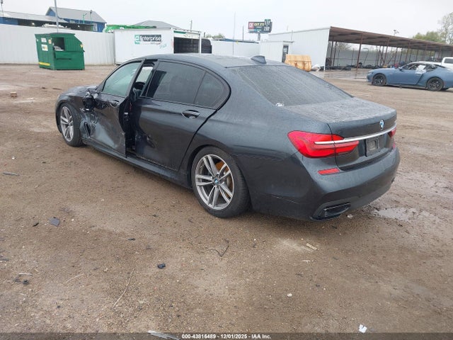 2017 BMW 740I WBA7E2C51HG740224 Photo 2