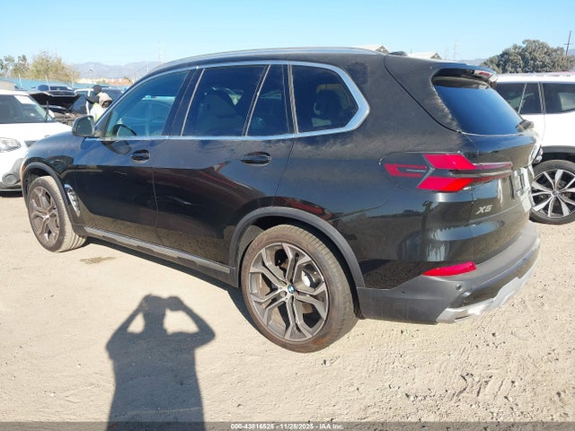 2025 BMW X5 5UX13EU07S9Y82705 Photo 2