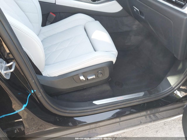 2025 BMW X5 5UX13EU07S9Y82705 Photo 5