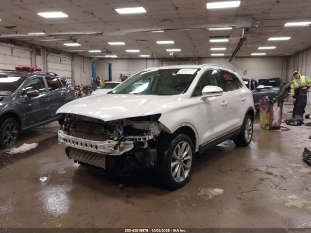 2019 LINCOLN MKC 5LMCJ2D9XKUL01653 Photo 1