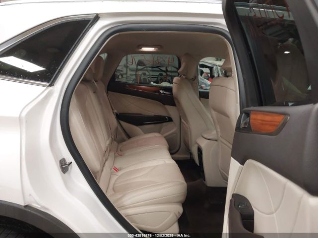 2019 LINCOLN MKC 5LMCJ2D9XKUL01653 Photo 7