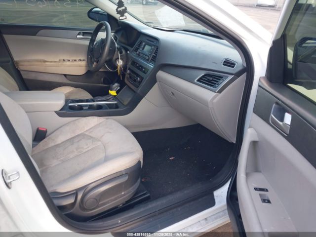 2017 HYUNDAI SONATA 5NPE24AF3HH439976 Photo 4