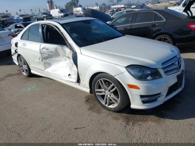2013 MERCEDES-BENZ C 250 WDDGF4HB8DA806104