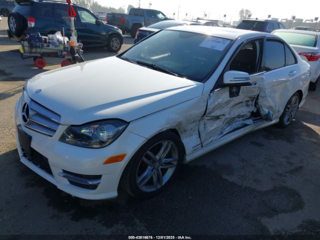 2013 MERCEDES-BENZ C 250 WDDGF4HB8DA806104 Photo 1