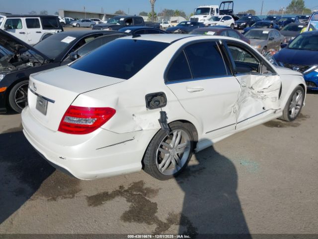 2013 MERCEDES-BENZ C 250 WDDGF4HB8DA806104 Photo 3