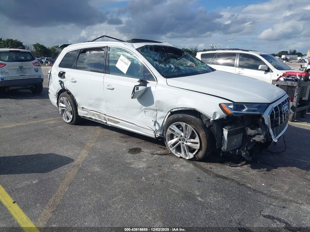 2022 AUDI Q7 WA1AXBF79ND002744 Photo 0