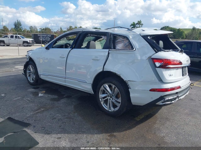 2022 AUDI Q7 WA1AXBF79ND002744 Photo 2