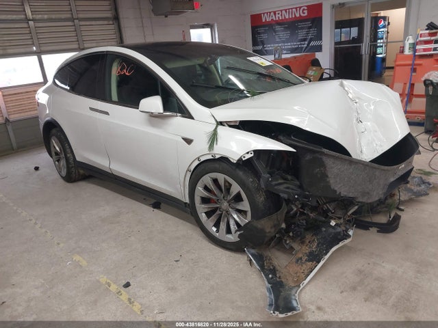 2016 TESLA MODEL X 5YJXCBE49GF001124 Photo 0