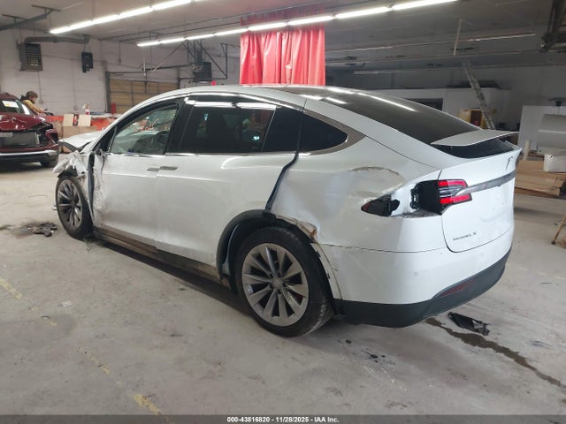 2016 TESLA MODEL X 5YJXCBE49GF001124 Photo 2