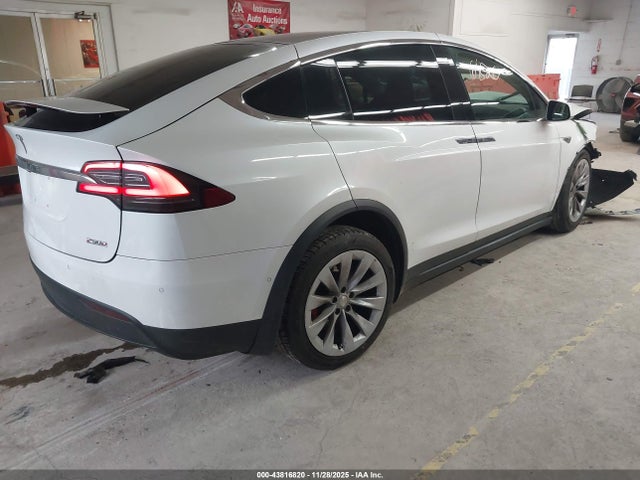 2016 TESLA MODEL X 5YJXCBE49GF001124 Photo 3