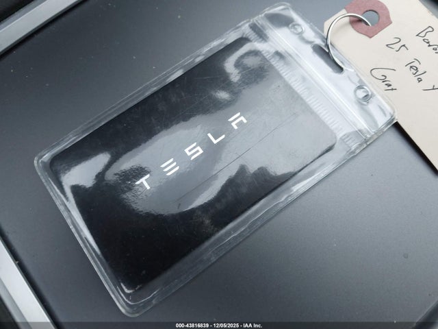 Продаж на аукціоні авто 2025 Tesla Model Y Long Range Dual Motor All-wheel Drive, vin: 7SAYGDEE3SF293331, номер лоту: 43816839