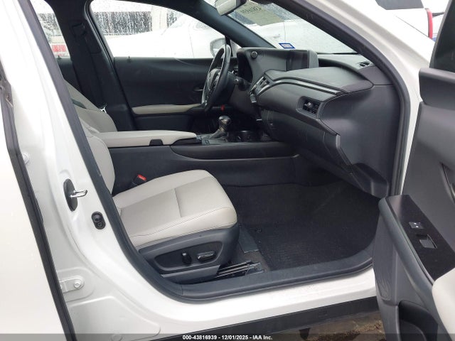 2021 LEXUS UX 200 JTHP3JBH7M2037716 Photo 4