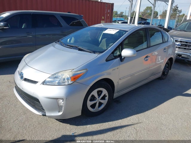 Toyota Prius 2015 JTDKN3DU9F0395944 Image 2